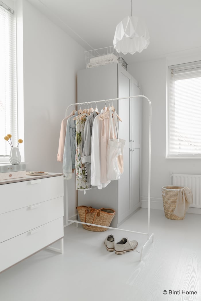 Romantische slaapkamer styling met zachte kleuren Romantische slaapkamer styling met zachte kleuren