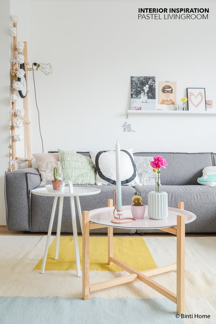 Hedendaags Een woonkamer met pastel kleuren en koper • Binti Home Blog MU-81