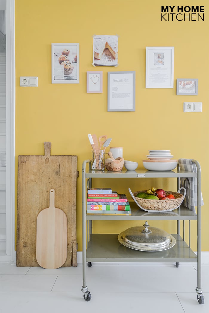 Beste Stylingtip voor de keuken : Een receptenwand op een okergele muur CM-34