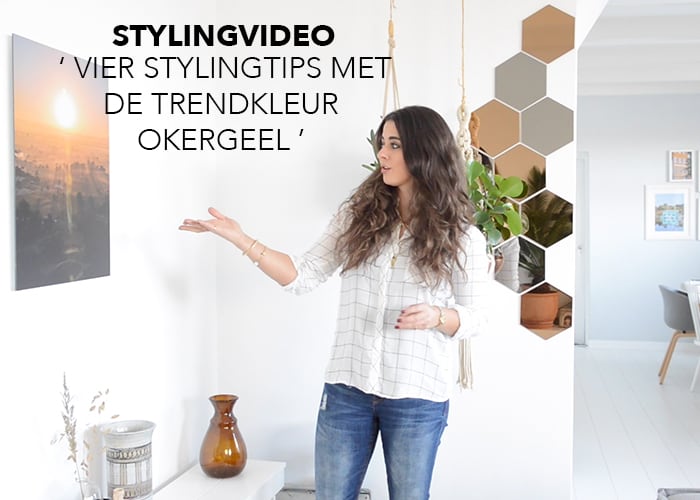 Styling video : Hoe pas je de trendkleur 2016 okergeel toe in jouw interieur?