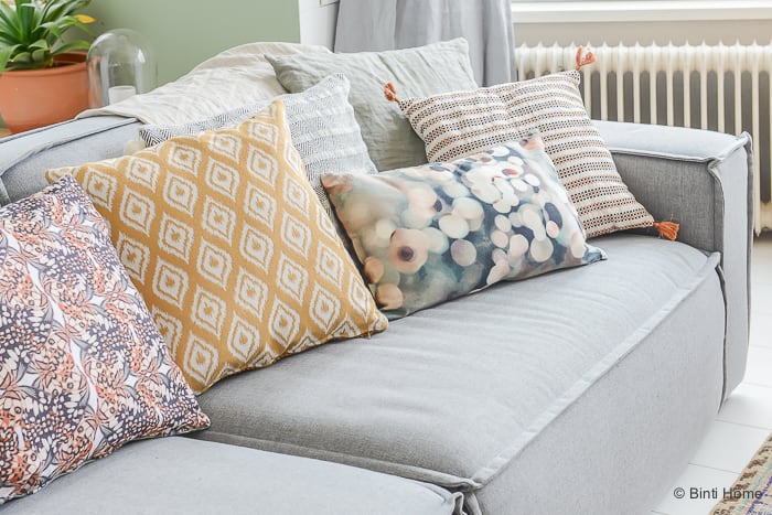 Kleur en interieurinspiratie : Styling met kussens in huis - Binti ... Kleur en interieurinspiratie : Styling met kussens in huis - Binti ...