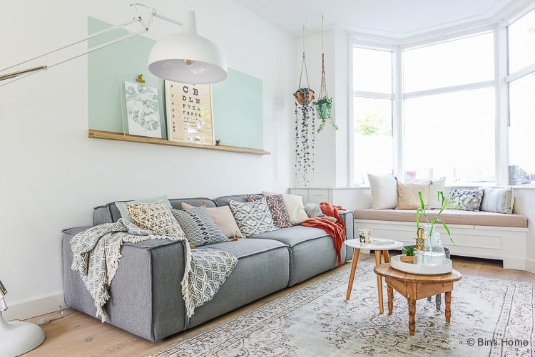 grey sofa styling tips interieurontwerp Jaren 30 woning Woonkamer makeover Haarlem ©BintiHome