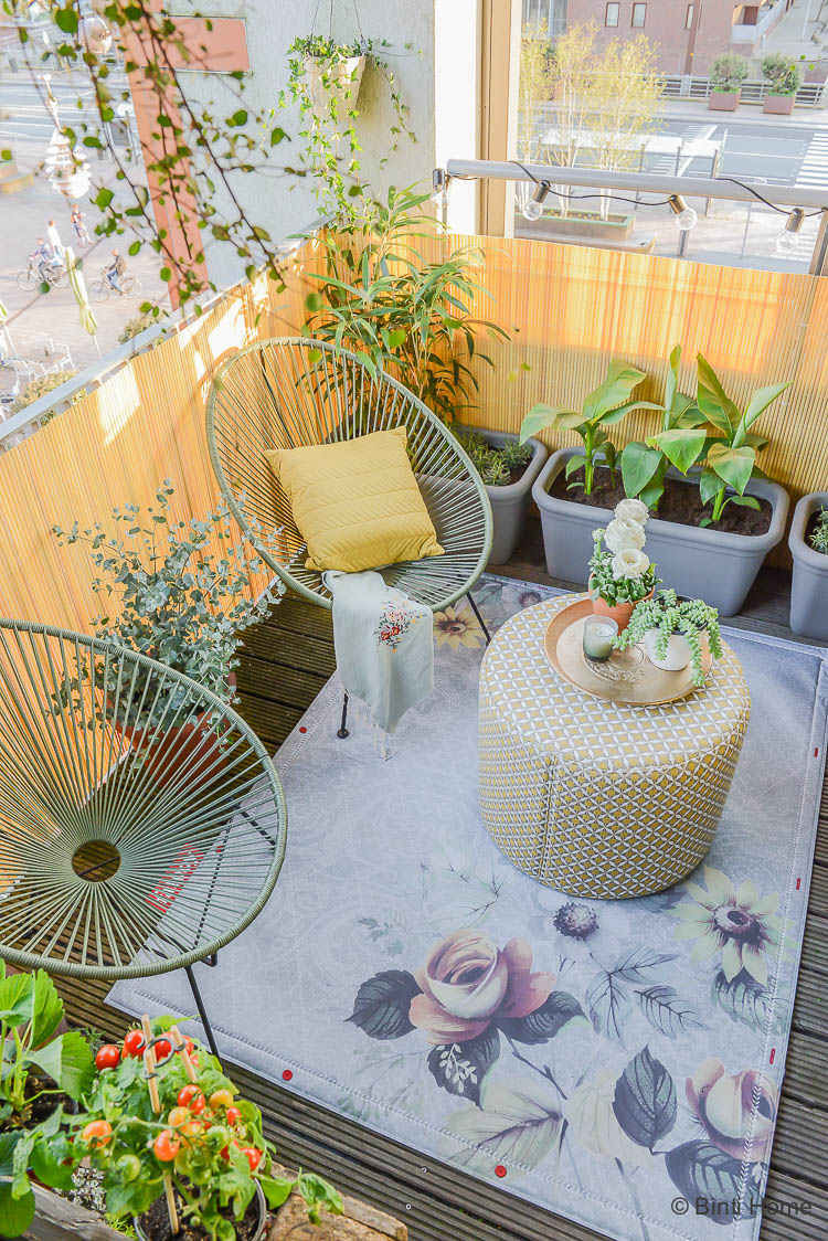 Balkon inspiratie klein balkon inrichten met veel planten ©BintiHome