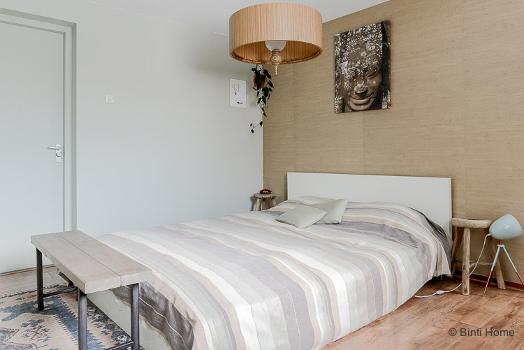 Mint groene muur in de slaapkamer voor een fijne nachtrust Mint groene muur in de slaapkamer voor een fijne nachtrust