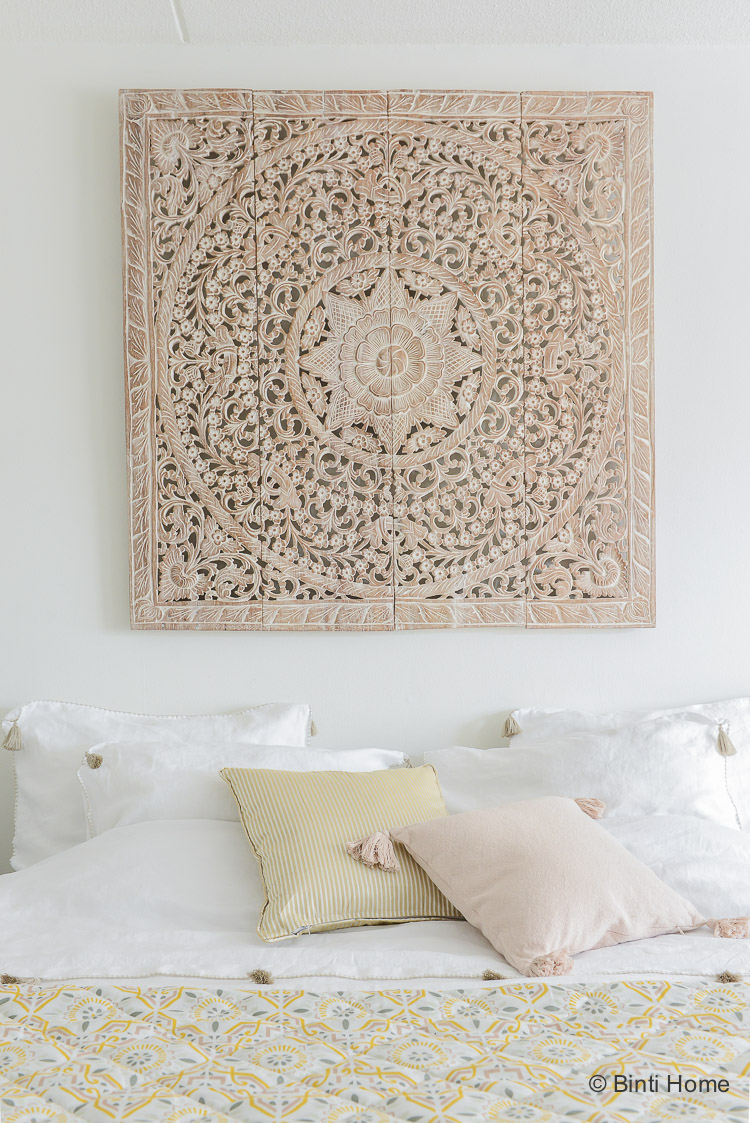 Wandpaneel van houtsnijwerk uit de collectie van Simply Pure